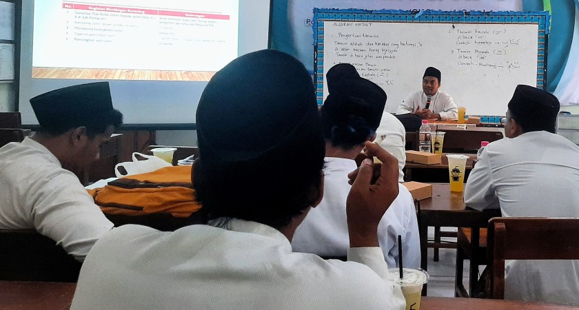 Rapat Koordinasi Bidang Kesiswaan Terkait Konseling dan Minat Bakat Santri Oleh Wakil Kepala Bagian Kesiswaan